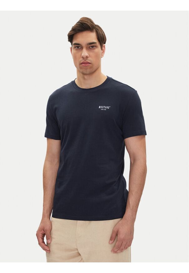 Mustang T-Shirt Austin 1016273 Granatowy Regular Fit. Kolor: niebieski. Materiał: bawełna