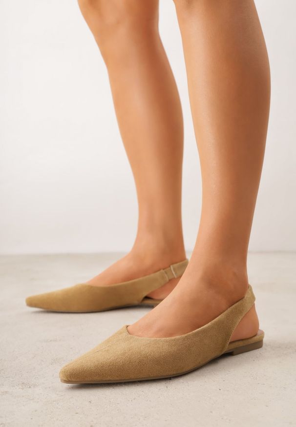 Renee - Ciemnobeżowe Balerinki Typu Slingback Diarin. Kolor: brązowy. Wzór: kropki, aplikacja. Styl: elegancki