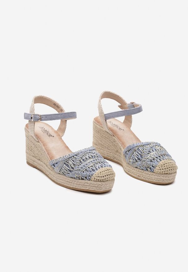 Born2be - Niebieskie Sandały na Koturnie Ozdobione Plecionką Zapinane na Sprzączkę Waldoni. Nosek buta: okrągły. Zapięcie: sprzączka. Kolor: niebieski. Materiał: jeans. Wzór: aplikacja. Obcas: na koturnie
