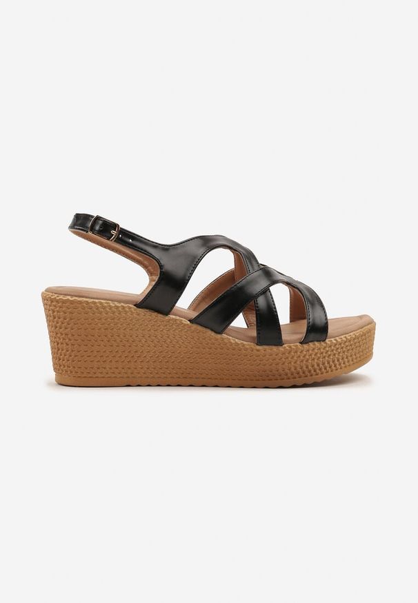 Born2be - Czarne Sandały na Koturnie ze Sprzączką Tuorine. Okazja: na imprezę, na co dzień. Zapięcie: sprzączka. Kolor: czarny. Sezon: lato. Obcas: na koturnie. Styl: casual