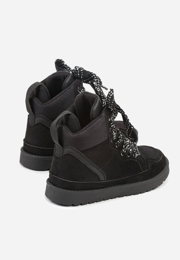 Renee - Czarne Sneakersy Ozdobione Sznurówkami w Geometryczny Wzór Avoslia. Okazja: na co dzień. Kolor: czarny. Materiał: jeans. Wzór: aplikacja, geometria