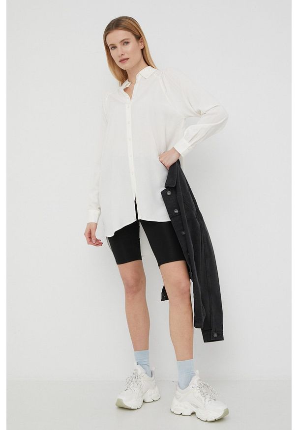 Vero Moda kurtka jeansowa damska kolor czarny przejściowa. Okazja: na co dzień. Kolor: czarny. Materiał: jeans. Wzór: gładki. Styl: casual