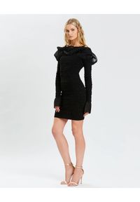 HERVE LEGER - Czarna sukienka z falbanami. Kolor: czarny. Długość rękawa: długi rękaw. Typ sukienki: dopasowane. Długość: mini