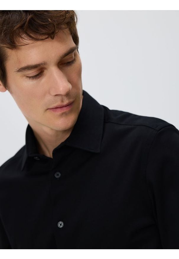 Reserved - Koszula regular z bawełny egipskiej - czarny. Kolor: czarny. Materiał: bawełna