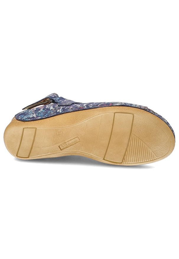 Wielokolorowe Sandały Pollonus Skórzane Buty. Okazja: na spacer, na co dzień. Nosek buta: otwarty. Zapięcie: pasek. Kolor: wielokolorowy. Materiał: skóra. Wzór: kwiaty. Sezon: lato. Styl: casual, klasyczny