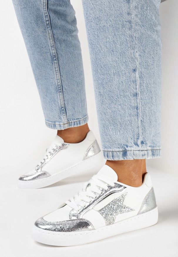 Born2be - Srebrne Sneakersy z Brokatową Gwiazdką Tileva. Okazja: na co dzień. Kolor: biały