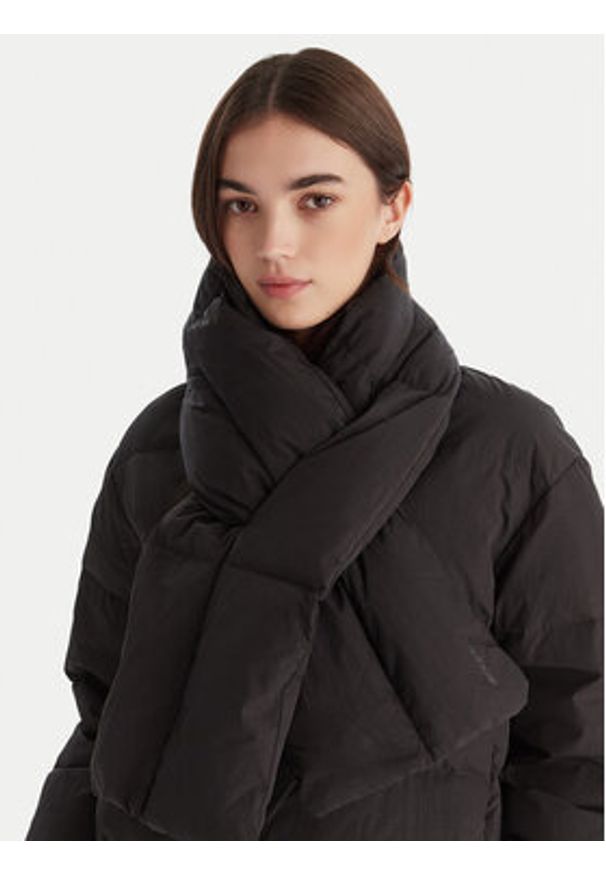 Calvin Klein Kurtka puchowa LV044D518G Czarny Regular Fit. Kolor: czarny. Materiał: syntetyk