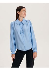 Reserved - Koszula z falbankami - jasnoniebieski. Typ kołnierza: kołnierz z falbankami. Kolor: niebieski. Materiał: wiskoza, tkanina. Wzór: gładki #1