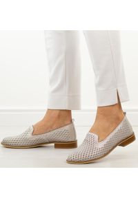 DEONI - Srebrne ażurowe skórzane Polskie półbuty damskie Deoni d043. Kolor: srebrny. Materiał: skóra. Szerokość cholewki: normalna. Wzór: ażurowy. Sezon: wiosna, lato. Styl: klasyczny #1