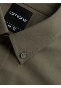 Ombre Clothing - Bawełniana męska koszula REGULAR FIT z kieszenią - khaki V4 OM-SHOS-0153 - XXL. Typ kołnierza: kołnierzyk klasyczny. Kolor: brązowy. Materiał: bawełna. Długość rękawa: długi rękaw. Długość: długie. Styl: klasyczny #10