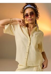 Sinsay - Wiskozowa koszula z krótkim rękawem z domieszką lnu - żółty. Kolor: żółty. Materiał: wiskoza, len. Długość rękawa: krótki rękaw. Długość: krótkie