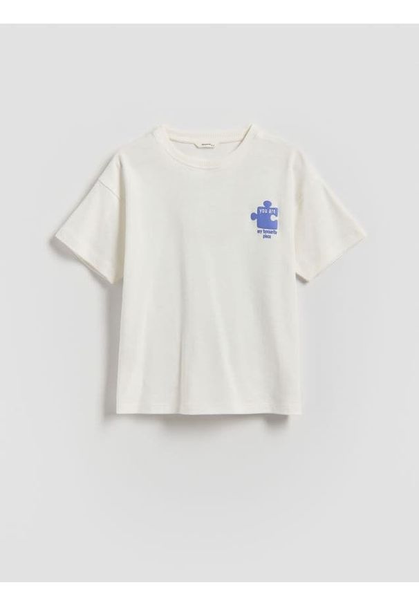 Reserved - T-shirt z nadrukiem na plecach - złamana biel. Materiał: bawełna. Wzór: nadruk