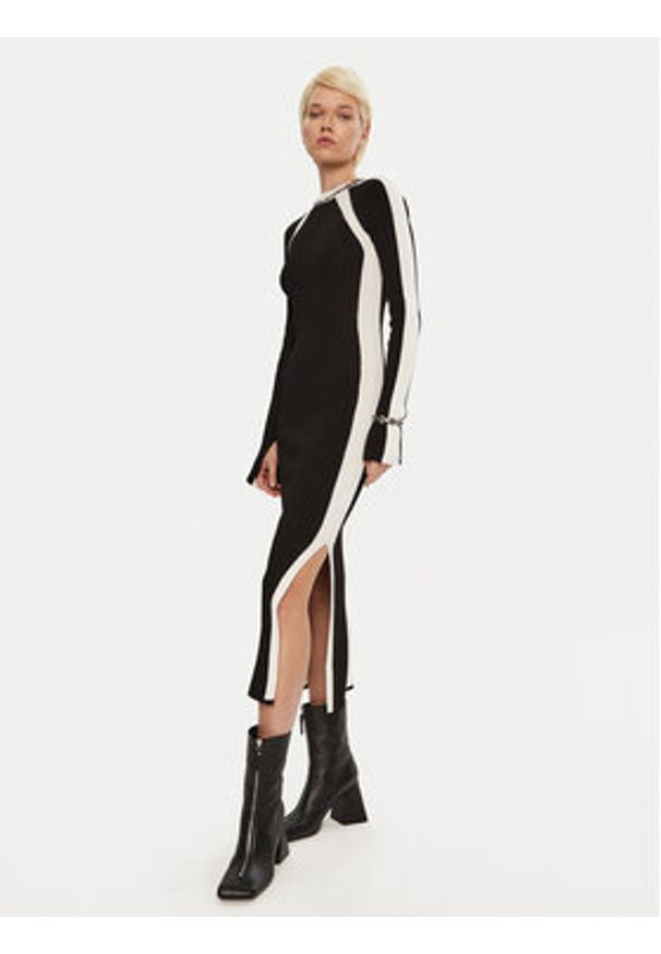 Patrizia Pepe Sukienka dzianinowa 8A1338 K9J5 Écru Regular Fit. Kolor: czarny. Materiał: wełna