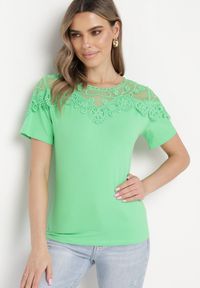 Born2be - Zielony T-shirt Bawełniany z Koronkową Górą Naroca. Okazja: na co dzień. Kolor: zielony. Materiał: bawełna, koronka. Wzór: aplikacja, koronka. Styl: casual, elegancki #7