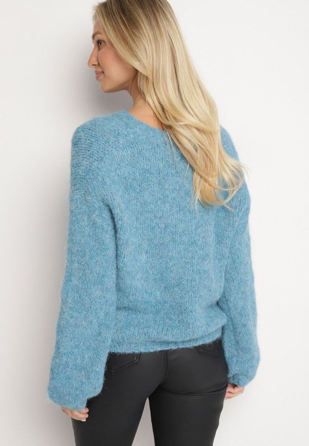 Born2be - Niebieski Sweter z Wełną i Rozszerzanymi Rękawami Sinara. Okazja: na co dzień. Kolor: niebieski. Materiał: wełna. Styl: klasyczny, elegancki, casual