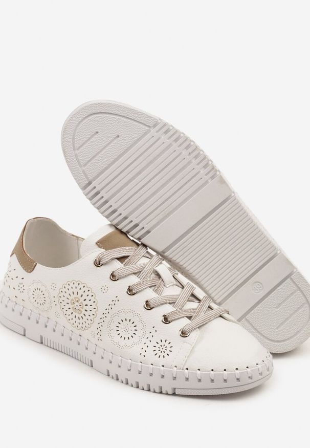 Born2be - Białe Tenisówki z Ażurową Cholewką i Ozdobnymi Przeszyciami Zarose. Okazja: na co dzień. Kolor: biały. Materiał: jeans. Szerokość cholewki: normalna. Wzór: ażurowy. Styl: casual, elegancki