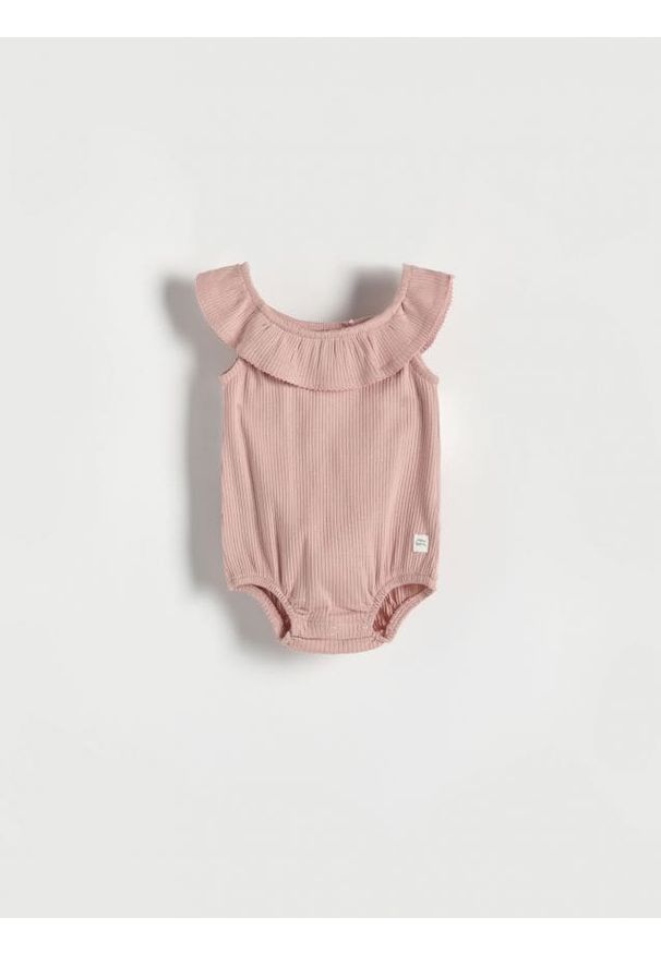 Reserved - Body z falbaną - różowy. Kolor: różowy. Materiał: bawełna, dzianina