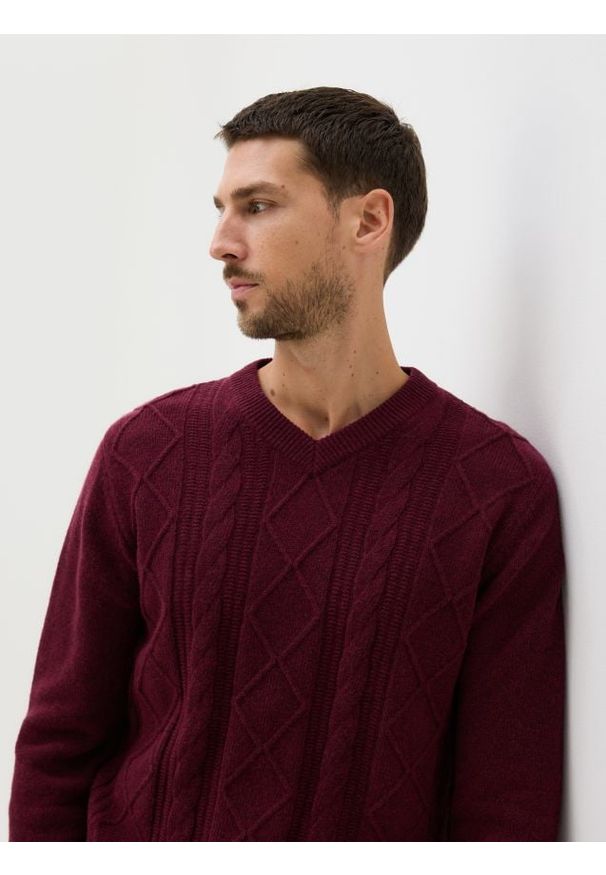 Reserved - Strukturalny sweter z wełną - bordowy. Kolor: czerwony. Materiał: wełna