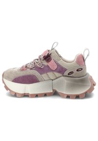 Sneakersy damskie GOE, cholewka ze skóry naturalnej zamszowej kontrastowe panele wiązanie klasyczne, fioletowe, TT2N4026. Okazja: na co dzień. Zapięcie: sznurówki. Kolor: fioletowy. Materiał: skóra, zamsz. Szerokość cholewki: normalna. Styl: klasyczny #7