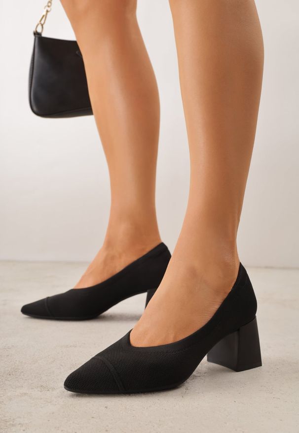 Renee - Czarne Czółenka VICES na Geometrycznym Słupku Daphilane. Nosek buta: otwarty. Kolor: czarny. Materiał: skóra, materiał. Wzór: geometria. Obcas: na słupku. Wysokość obcasa: średni