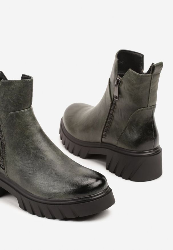 Born2be - Zielone Botki do Kostki na Tłoczonej Podeszwie Zdobione Suwakiem Vodvire. Okazja: na co dzień. Kolor: zielony. Materiał: jeans. Wzór: aplikacja. Styl: casual, elegancki, klasyczny