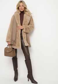 Born2be - Beżowy Płaszcz Edrimaria. Kolor: beżowy. Materiał: futro, skóra, jeans, dresówka. Sezon: zima #3