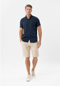 Volcano - Lniane szorty, Regular Fit, P-GOUDS. Kolor: beżowy. Materiał: len. Długość: krótkie. Styl: klasyczny #1