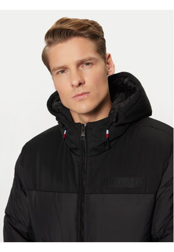 TOMMY HILFIGER - Tommy Hilfiger Kurtka zimowa New York MW0MW32771 Czarny Regular Fit. Kolor: czarny. Materiał: syntetyk. Sezon: zima