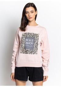 Bluza damska Guess Dagmar Graphic Print Sweatshirt (W1YQ97K68I1-F62B). Kolor: różowy. Materiał: jeans, materiał, denim. Wzór: nadruk. Sezon: lato. Styl: młodzieżowy #4