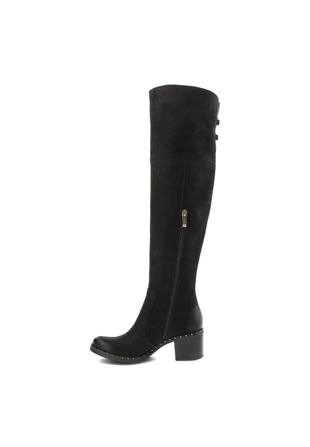 Czarne Kozaki Carinii Skórzane Buty Na Obcasie. Kolor: czarny. Materiał: skóra. Szerokość cholewki: normalna. Wzór: aplikacja. Obcas: na obcasie. Styl: elegancki. Wysokość obcasa: średni