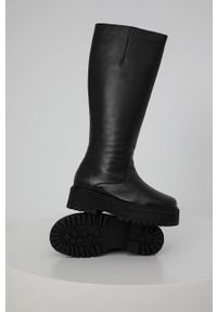 Answear Lab Kozaki skórzane damskie kolor czarny na platformie. Nosek buta: okrągły. Kolor: czarny. Materiał: skóra. Szerokość cholewki: normalna. Obcas: na platformie. Styl: wakacyjny