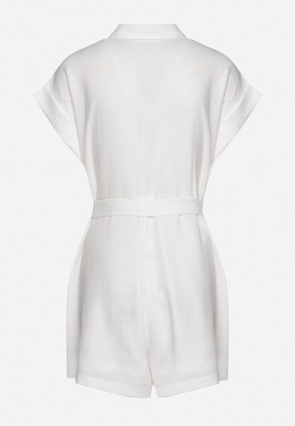 Born2be - Biały Krótki Kombinezon z Zapinany na Guziki z Wiązaniem w Talii Senadea. Kolor: biały. Długość rękawa: krótki rękaw. Długość: krótkie