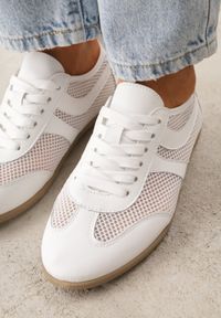 Born2be - Białe Sneakersy Typu Tenisówki z Siateczkowymi Wstawkami Corigoria. Okazja: na co dzień. Kolor: biały. Materiał: jeans #7