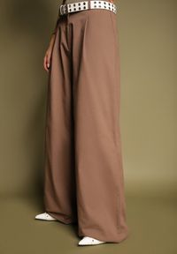 Renee - Jasnobrązowe Szerokie Spodnie High Waist z Bawełny z Dołączonym Ozdobnym Łańcuszkiem Romira. Stan: podwyższony. Kolor: brązowy. Materiał: bawełna. Styl: elegancki #3