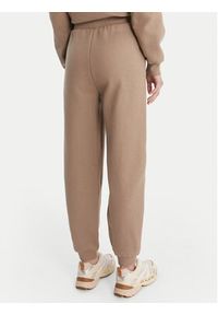 Guess Spodnie dresowe V6RB15 K9V31 Beżowy Regular Fit. Kolor: beżowy. Materiał: bawełna #3