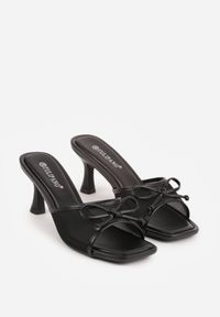 Born2be - Czarne Siateczkowe Klapki na Szpilce Ozdobione Kokardą Vikisae. Okazja: na co dzień. Kolor: czarny. Materiał: jeans. Wzór: aplikacja. Obcas: na szpilce. Styl: casual #6