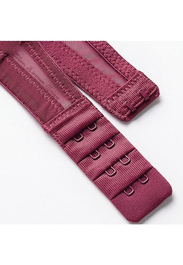 Intica - Komplet bielizny z koronką i figami regulowane ramiączka Agripina. Kolor: czerwony. Materiał: koronka. Wzór: koronka