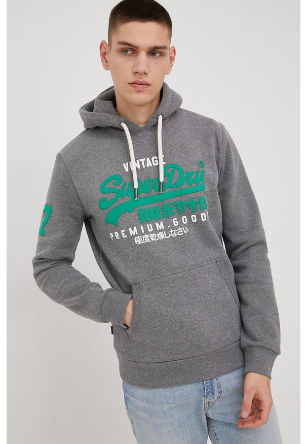 Superdry bluza męska kolor szary z kapturem z aplikacją. Typ kołnierza: kaptur. Kolor: szary. Materiał: dzianina. Wzór: aplikacja