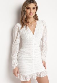 Born2be - Biała Sukienka Mini z Tkaniny Plumeti z Marszczeniem Werenia. Kolor: biały. Materiał: tkanina. Długość: mini #4