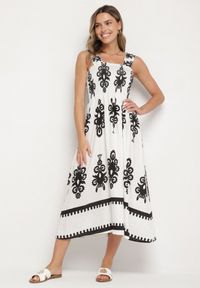 Born2be - Biała Wiskozowa Sukienka o Rozkloszowanym Kroju w Ornamentny Wzór Adoxie. Okazja: na co dzień, na spacer. Kolor: biały. Materiał: wiskoza. Długość rękawa: na ramiączkach. Typ sukienki: rozkloszowane, proste. Styl: klasyczny, casual #1