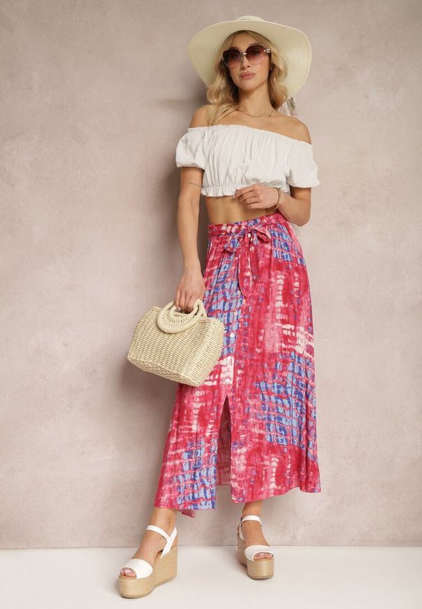 Renee - Różowa Rozkloszowana Spódnica z Wiskozy z Nieodpinanymi Ozdobnymi Guzikami Zafina. Okazja: na co dzień. Kolor: różowy. Materiał: wiskoza. Styl: elegancki, casual