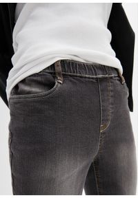 bonprix - Dżinsy Skinny mid waist, z wygodnym paskiem. Kolor: czarny #2