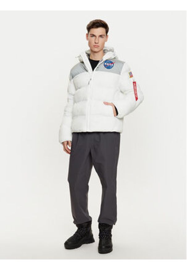 Alpha Industries Kurtka zimowa 148135 Biały Regular Fit. Kolor: biały. Materiał: syntetyk. Sezon: zima