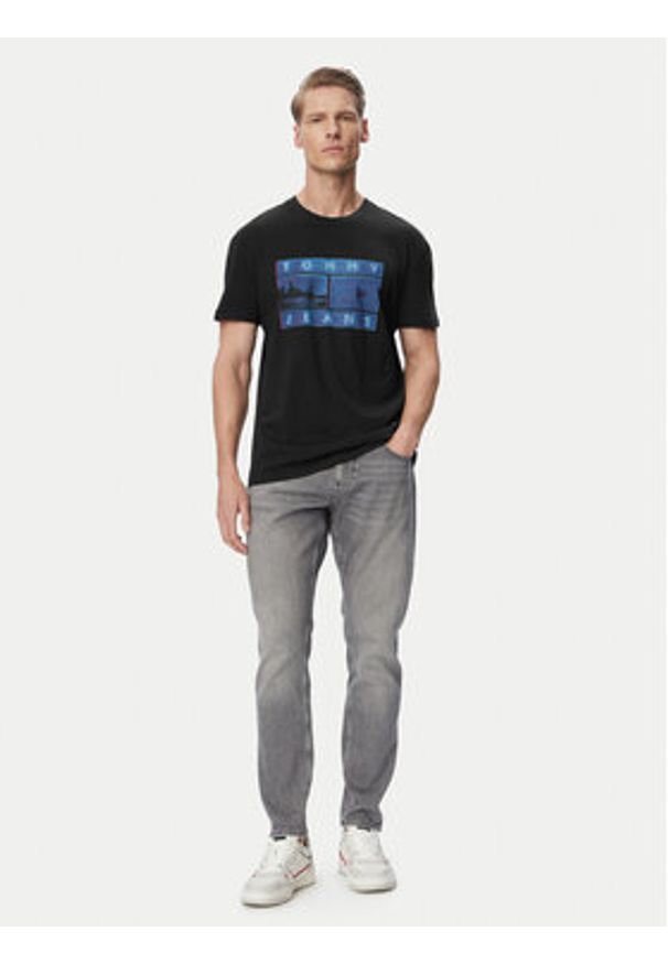 Tommy Jeans T-Shirt Photo Flag DM0DM23191 Czarny Regular Fit. Kolor: czarny. Materiał: bawełna