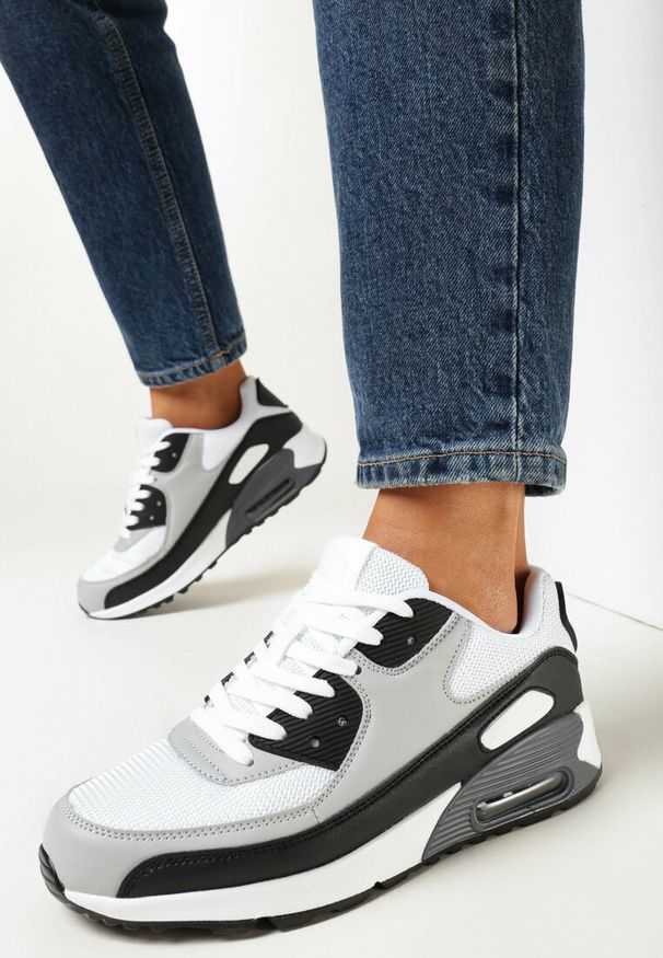 Born2be - Czarno-Szare Sneakersy na Grubej Podeszwie z Wstawką Denni. Wysokość cholewki: przed kostkę. Kolor: czarny. Materiał: materiał. Szerokość cholewki: normalna. Wzór: aplikacja