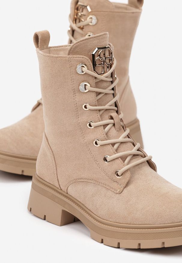 Renee - Ciemnobeżowe Botki Typu Workery z Ekozamszu z Futrzaną Wyściółką Resimora. Okazja: na co dzień. Kolor: beżowy. Materiał: futro. Styl: casual, elegancki