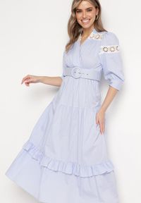 Born2be - Jasnoniebieska Sukienka z Kopertowym Dekoltem o Rozkloszowanym Kroju z Paskiem Latavia. Okazja: na imprezę. Typ kołnierza: dekolt kopertowy. Kolor: niebieski. Materiał: skóra. Długość rękawa: długi rękaw. Wzór: aplikacja. Typ sukienki: kopertowe. Styl: elegancki #1