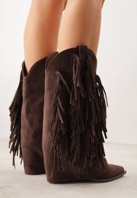 Renee - Brązowe Botki Kowbojki na Słupku Ozdobione Frędzlami i Wywiniętą Cholewką Aedime. Okazja: na co dzień. Kolor: brązowy. Szerokość cholewki: normalna. Wzór: aplikacja. Obcas: na słupku. Styl: casual #7