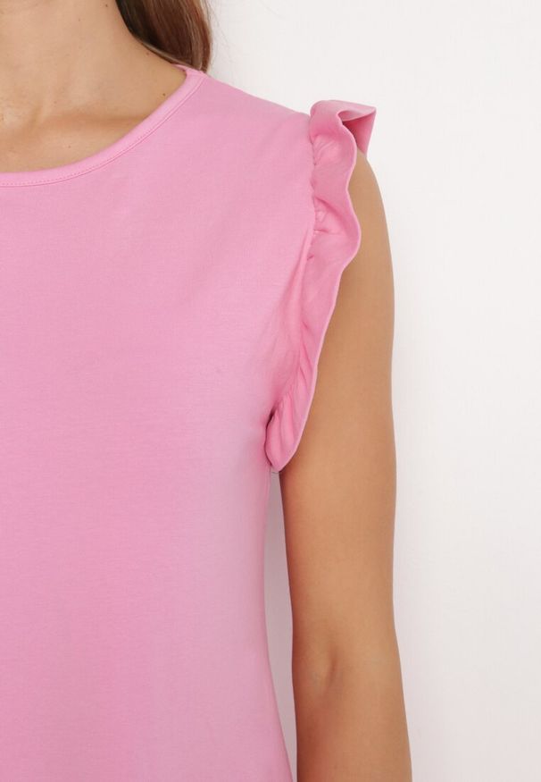 Born2be - Jasnoróżowa Letnia Sukienka Bawełniana z Falbankami Wokół Ramion Sasare. Typ kołnierza: kołnierz z falbankami. Kolor: różowy. Materiał: bawełna. Długość rękawa: krótki rękaw. Wzór: aplikacja. Sezon: lato. Typ sukienki: trapezowe