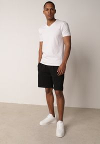 Born2be - Czarne Szorty Dresowe z Bawełną i Sznurkami Leofiel. Okazja: na co dzień, na spacer. Kolor: czarny. Materiał: bawełna, dresówka. Wzór: napisy. Styl: casual, klasyczny #6